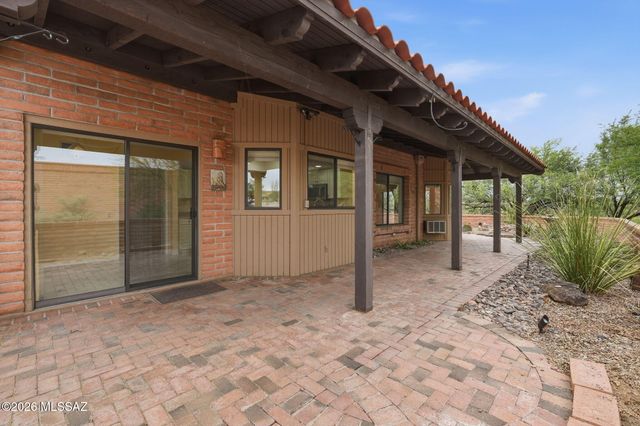 1072 W Camino Urbano, Green Valley, AZ 85622