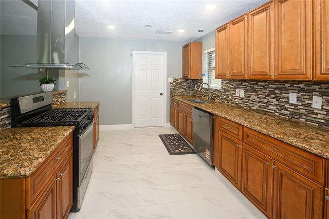 7522 Jackwood Street, Houston, TX 77074