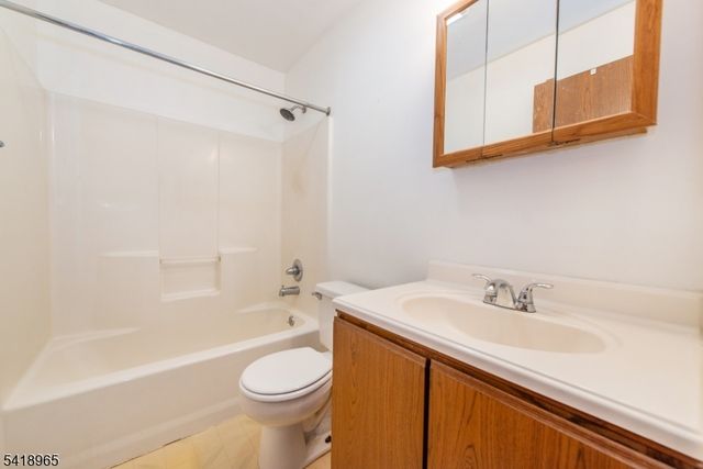 197 Fort Lee Rd, Teaneck Twp., NJ 07666