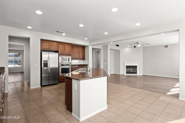 42437 W 71st Street, Lancaster, CA 93536