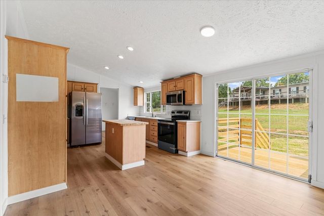 270 Falcon Circle, Chatsworth, GA 30705