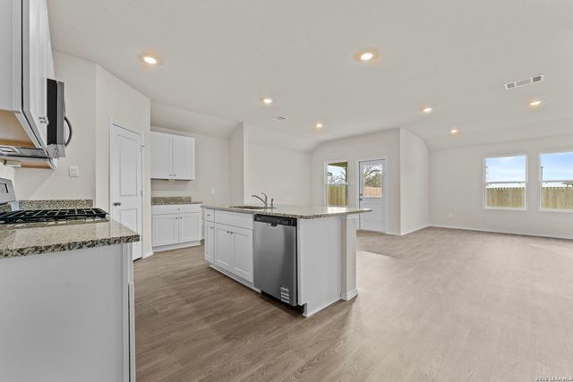 3112 Palm Springs, Seguin, TX 78155