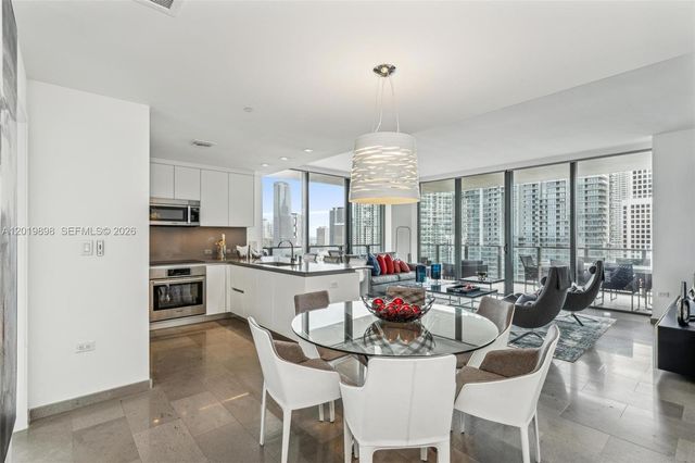 88 SW 7th St 2111, Miami, FL 33130