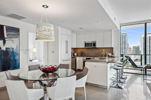 88 SW 7th St 2111, Miami, FL 33130