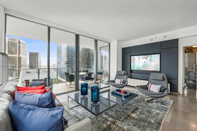88 SW 7th St 2111, Miami, FL 33130