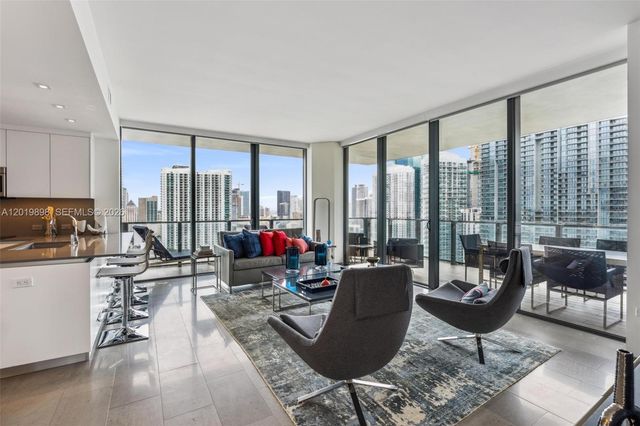 88 SW 7th St 2111, Miami, FL 33130
