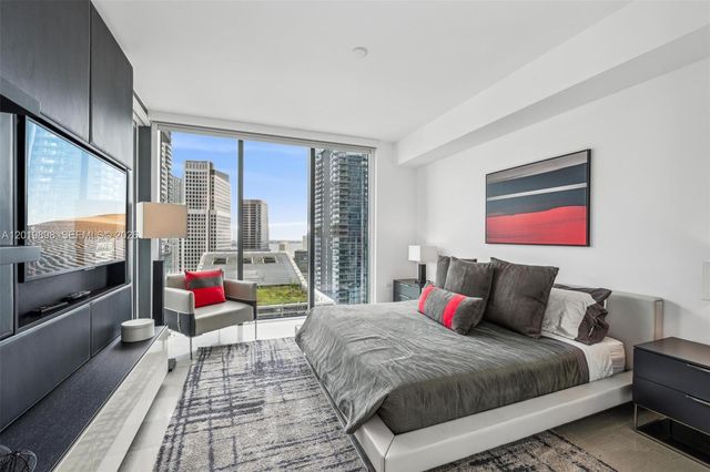 88 SW 7th St 2111, Miami, FL 33130