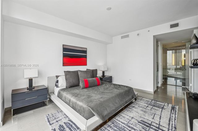 88 SW 7th St 2111, Miami, FL 33130