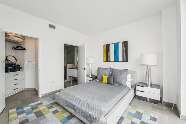 88 SW 7th St 2111, Miami, FL 33130