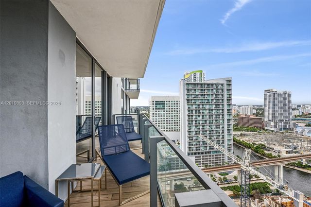 88 SW 7th St 2111, Miami, FL 33130