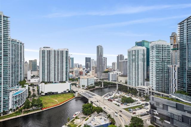 88 SW 7th St 2111, Miami, FL 33130