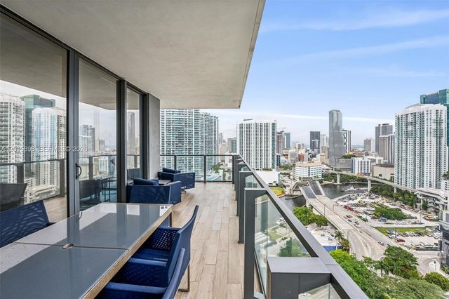 88 SW 7th St 2111, Miami, FL 33130