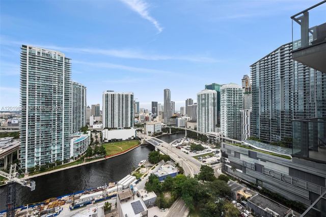 88 SW 7th St 2111, Miami, FL 33130
