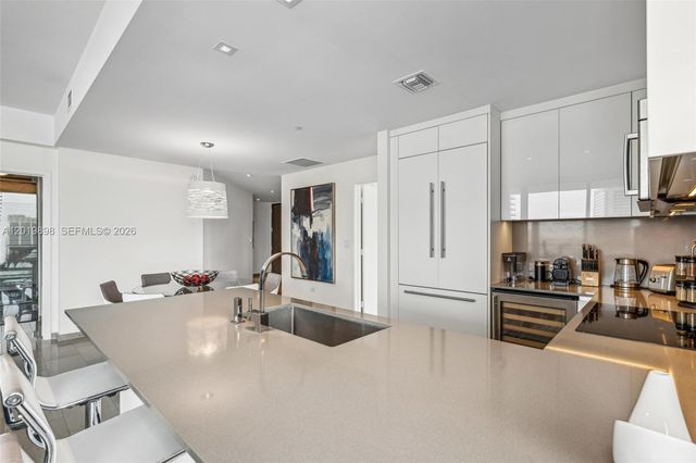 88 SW 7th St 2111, Miami, FL 33130