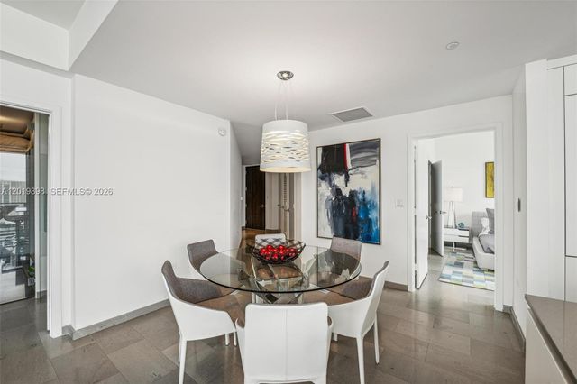88 SW 7th St 2111, Miami, FL 33130