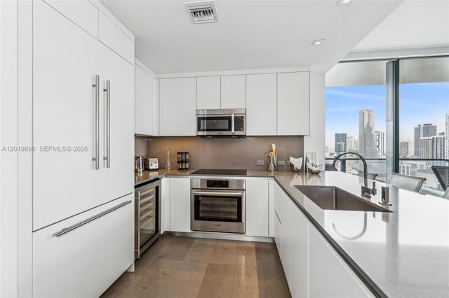88 SW 7th St 2111, Miami, FL 33130
