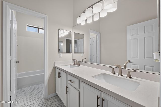 48 E ELGIN Street, Gilbert, AZ 85295
