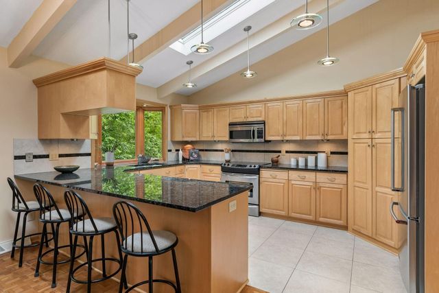 2700 Kyle Avenue N, Golden Valley, MN 55422