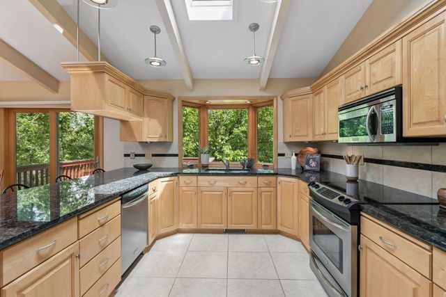 2700 Kyle Avenue N, Golden Valley, MN 55422