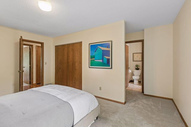 2700 Kyle Avenue N, Golden Valley, MN 55422