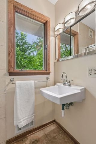 2700 Kyle Avenue N, Golden Valley, MN 55422