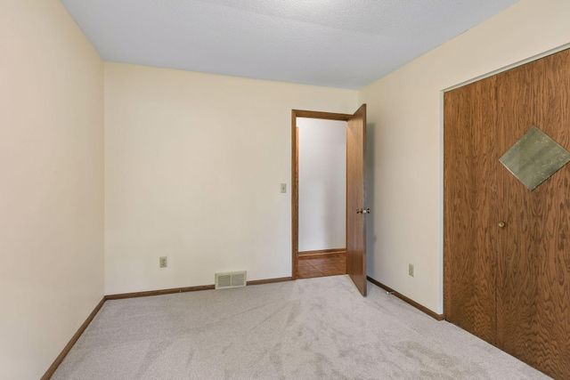 2700 Kyle Avenue N, Golden Valley, MN 55422