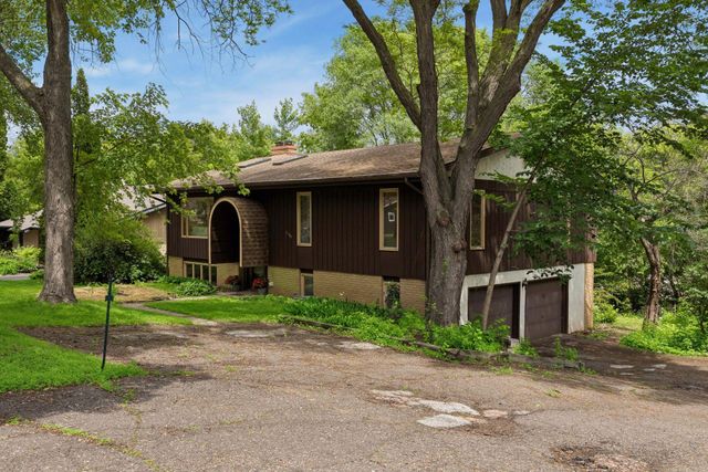 2700 Kyle Avenue N, Golden Valley, MN 55422