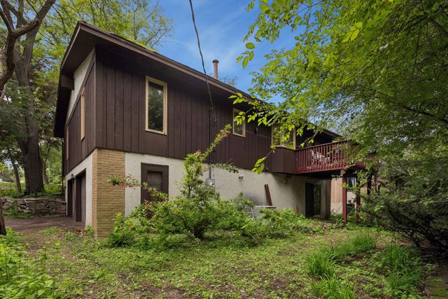2700 Kyle Avenue N, Golden Valley, MN 55422