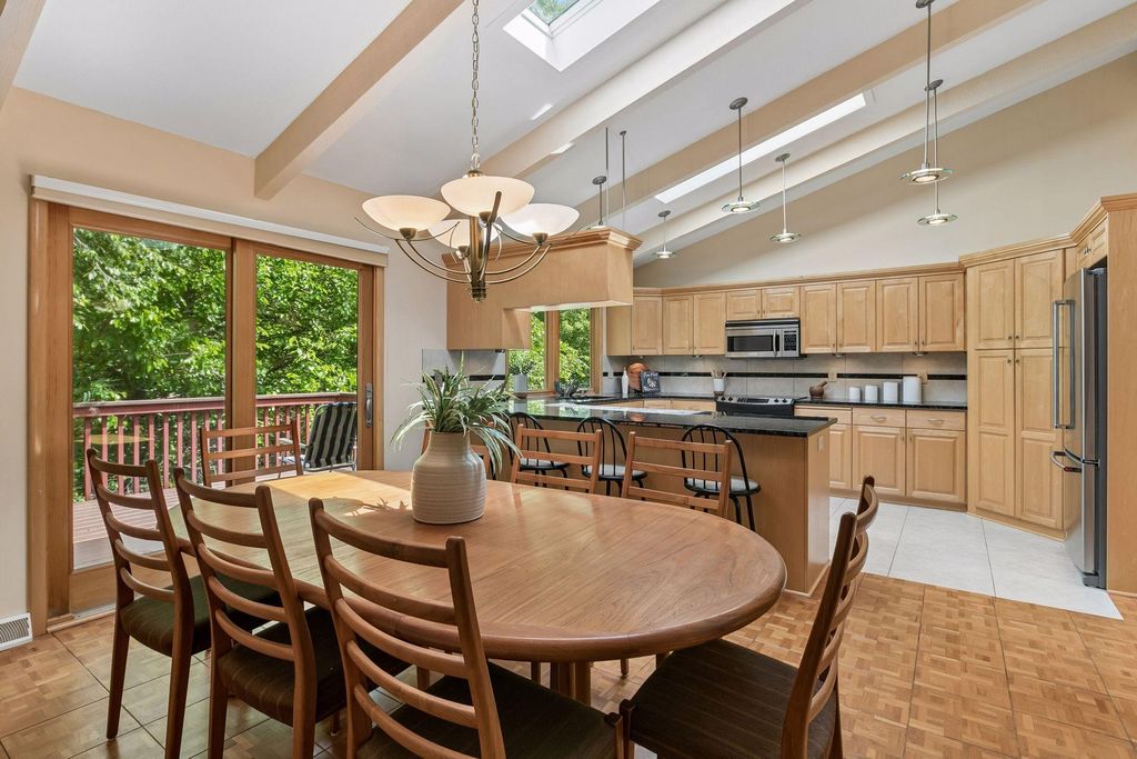 2700 Kyle Avenue N, Golden Valley, MN 55422 — exterior