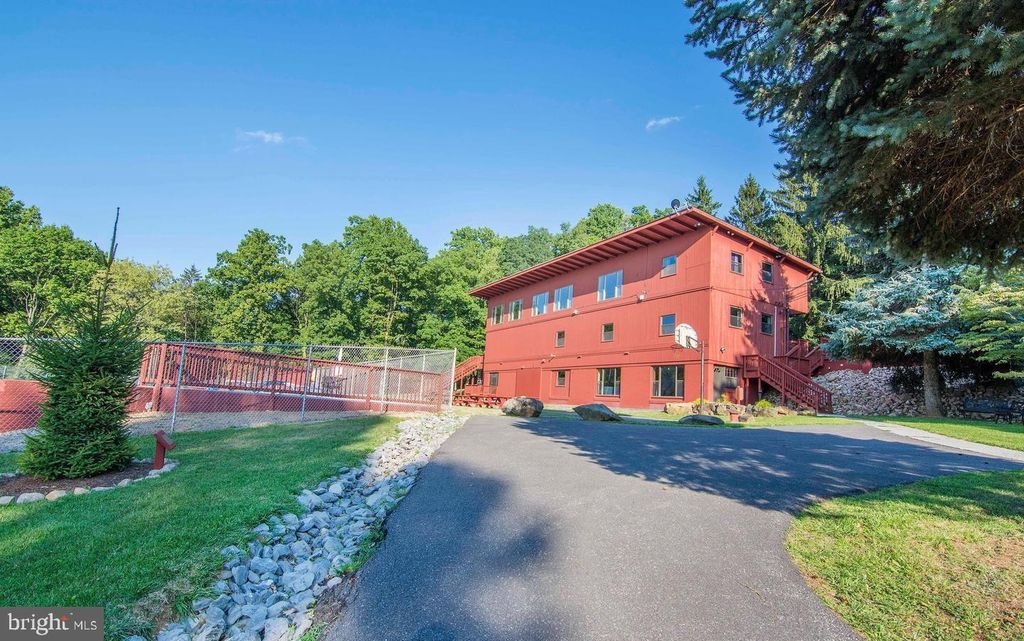 378 SPLIT RAIL RD, Front Royal, VA 22630