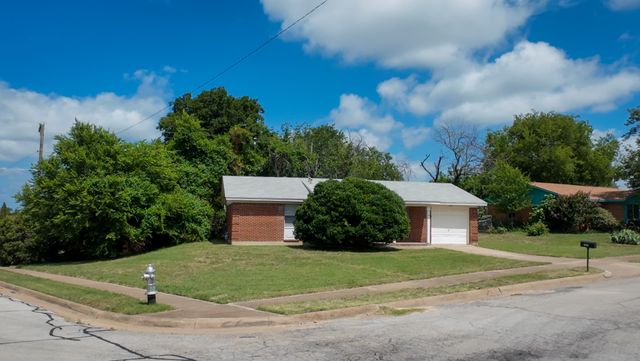 4801 Jaycrest Court, Fort Worth, TX 76135