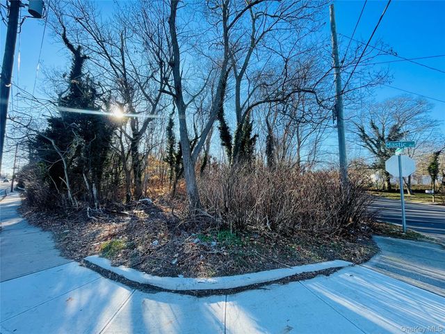 VL Meadowmere Avenue, Mastic, NY 11950