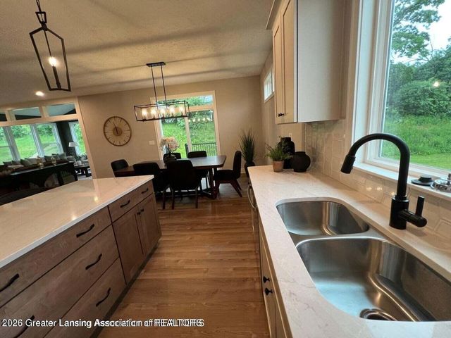 6097 Southridge Road, East Lansing, MI 48823