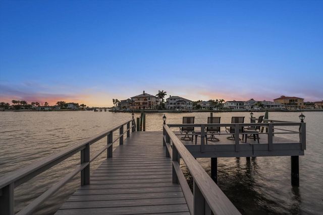 220 HARBOR VIEW LANE, Largo, FL 33770