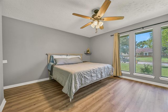 2503 Bisontine Street, Friendswood, TX 77546