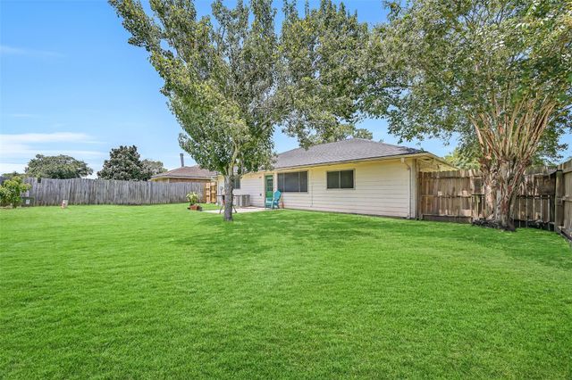 2503 Bisontine Street, Friendswood, TX 77546