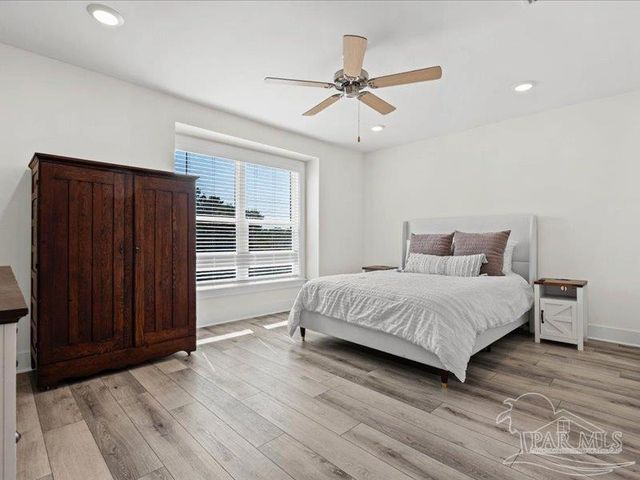 16104 Innerarity Pt Rd, Pensacola, FL 32507