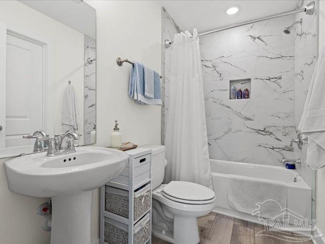 16104 Innerarity Pt Rd, Pensacola, FL 32507