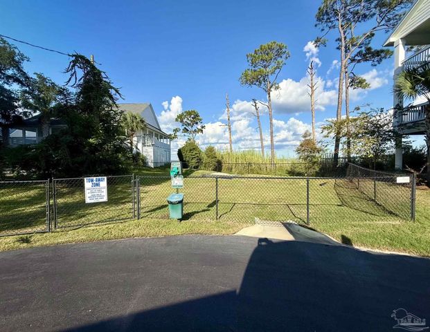16104 Innerarity Pt Rd, Pensacola, FL 32507