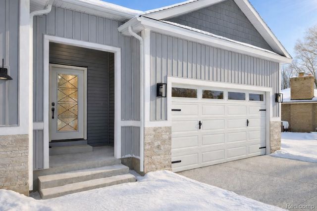 409 6 Mile Road Nw, Alpine Township, MI 49321