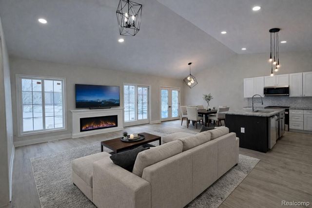 409 6 Mile Road Nw, Alpine Township, MI 49321