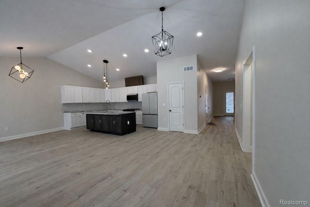 409 6 Mile Road Nw, Alpine Township, MI 49321