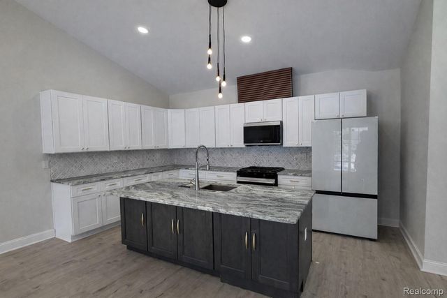 409 6 Mile Road Nw, Alpine Township, MI 49321