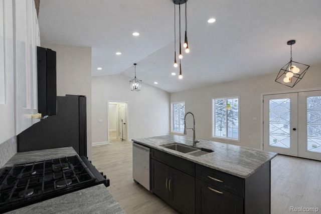 409 6 Mile Road Nw, Alpine Township, MI 49321