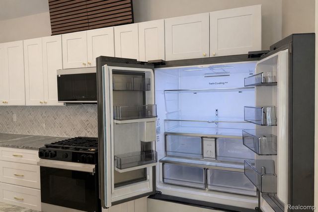 409 6 Mile Road Nw, Alpine Township, MI 49321