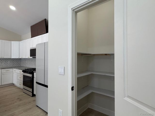 409 6 Mile Road Nw, Alpine Township, MI 49321