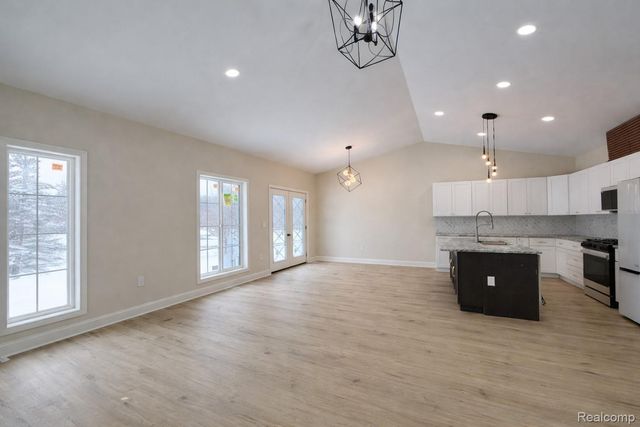 409 6 Mile Road Nw, Alpine Township, MI 49321