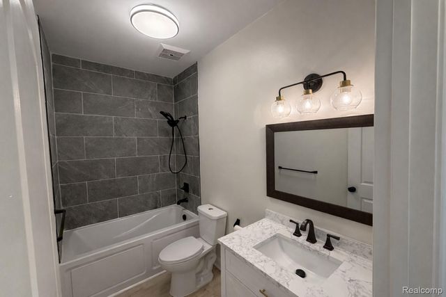 409 6 Mile Road Nw, Alpine Township, MI 49321