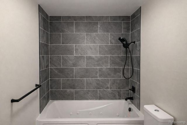 409 6 Mile Road Nw, Alpine Township, MI 49321