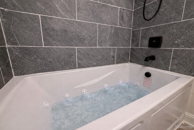 409 6 Mile Road Nw, Alpine Township, MI 49321